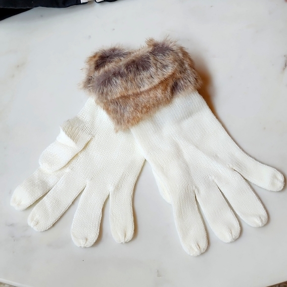 Olga Accessories - NWT Ivory colored sweater gloves with faux fur cuffs. One size fits most